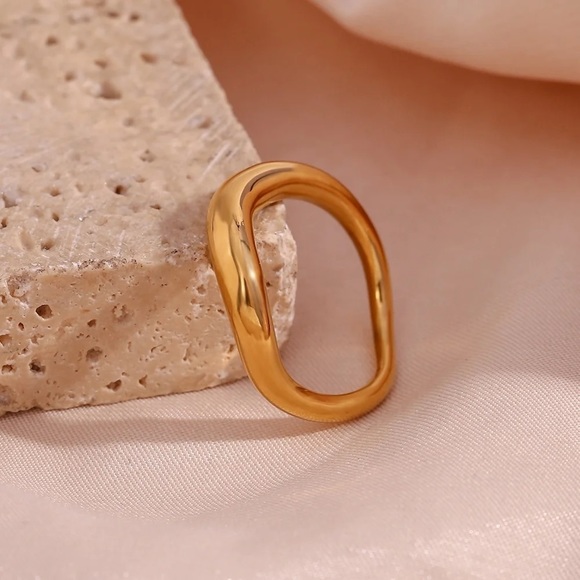 New: 18K Gold Plated Minimalist Water Wave Ring - Picture 5 of 8